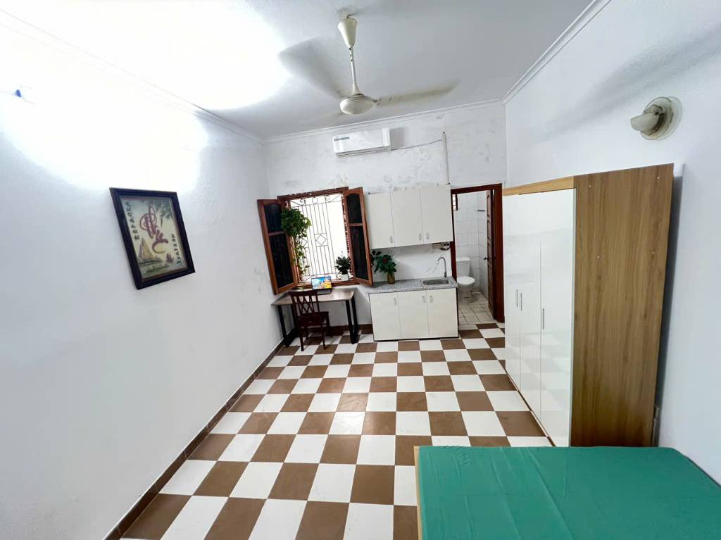 Cho thuê phòng Nguyễn Khuyến, Đống Đa, đi bộ ra Ga Hà Nội, Văn Miếu Quốc Tử Giám, giá 3,8 triệu