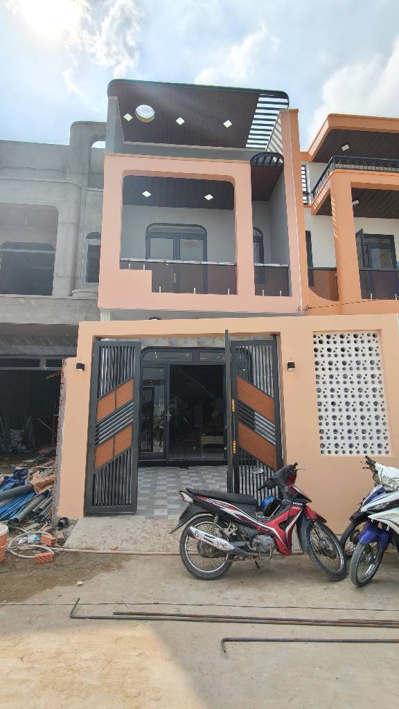 NHÀ PHỐ KHU MẪU GIÁO LONG TRẠCH – HƯỚNG CHÍNH BẮC- CÁCH DT826 VÀO 150M