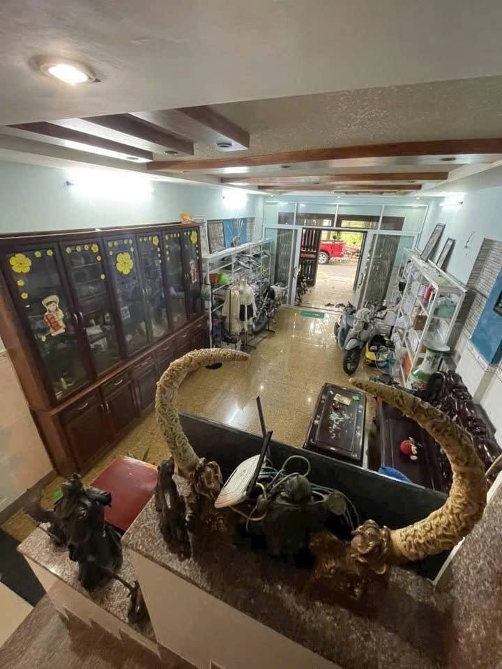 Đầu tư tốt - mua là lời ngay . Bán nhà Bình Chánh , sổ hồng riêng , đang cho thuê 10tr/th