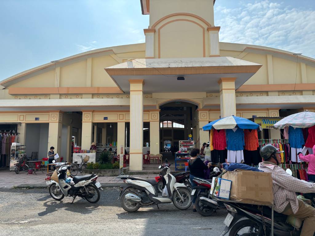 NHÀ PHỐ 1 TRỆT 3 LẦU TRỰC DIỆN CHỢ CÁI VỒN