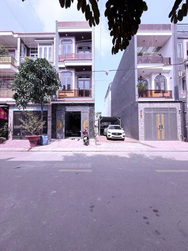 Bán Nhà 1 trệt 2 lầu Sổ Hồng Riêng Gần trung tâm Y tế Dĩ an Phường Tân Đông hiệp