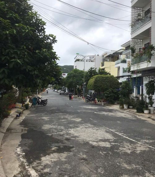 Bán nhà mặt tiền Đặng Huy Trứ, gần biển Nha Trang, vị trí kinh doanh, mặt tiền 5,5m