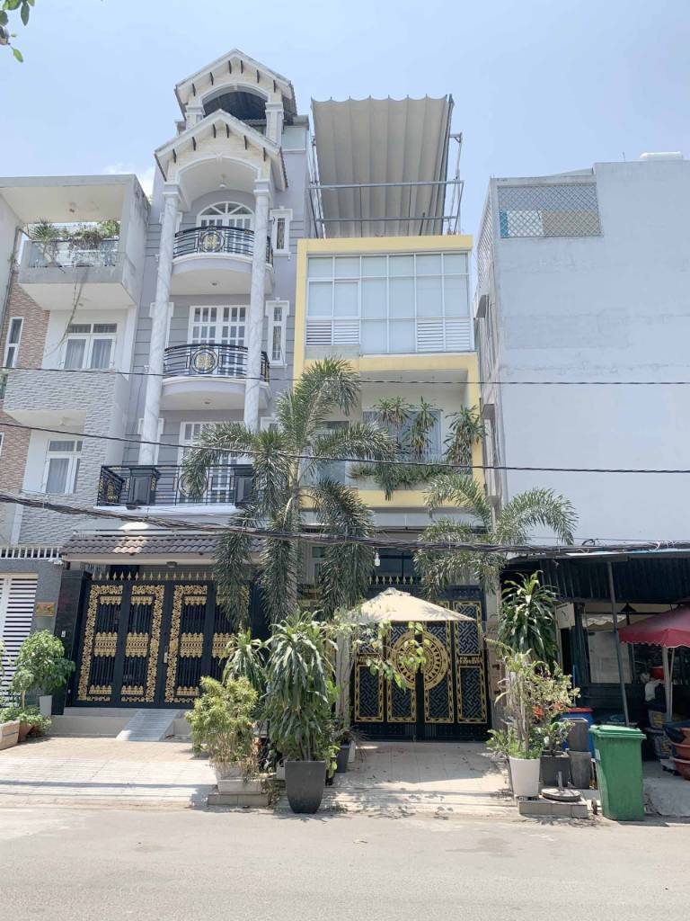 Bán nhà mặt tiền đường số 10 KDC Bình Hưng, liền kề Quận 8, nhà đẹp có hầm xe hơi, mt đường 20m