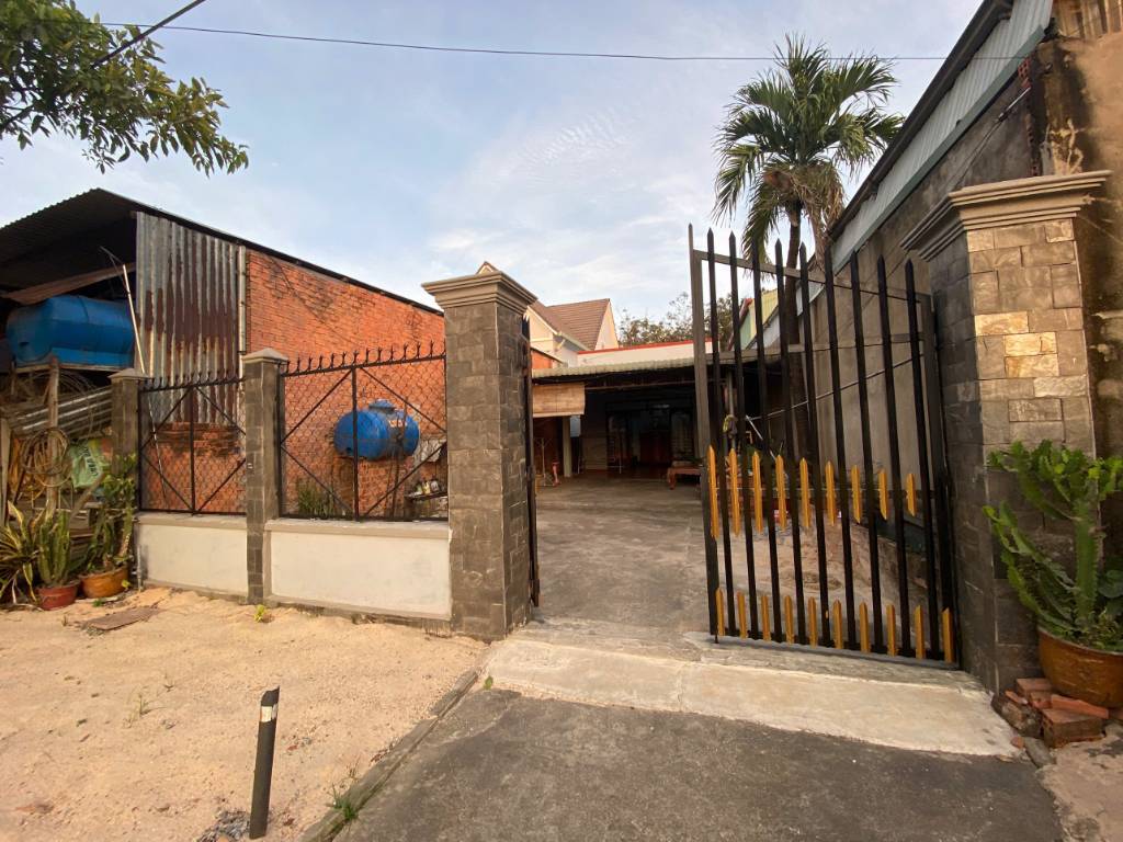 Cần bán nhà cấp 4 mặt tiền đường Nguyễn Văn Thành (ĐT741)