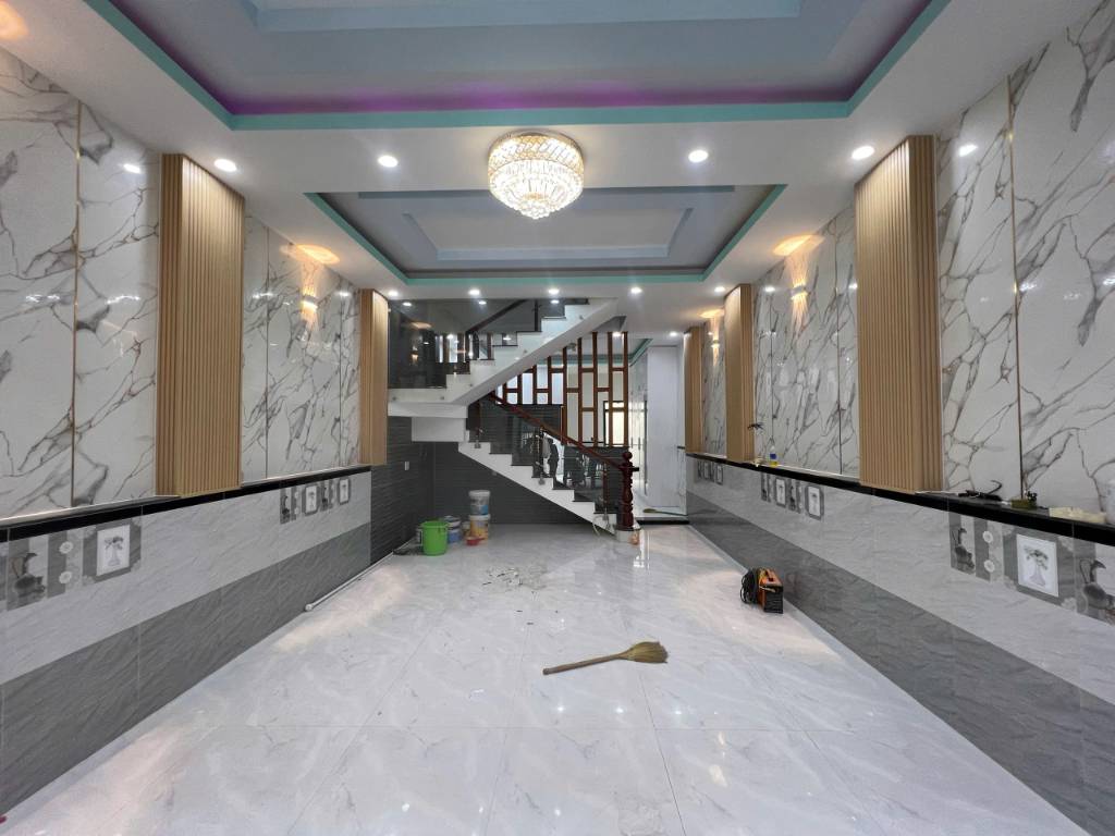 Bán nhà thị trấn Đức Hòa, Long An, nhà lầu mái thái, 5x21m, 100% thổ cư