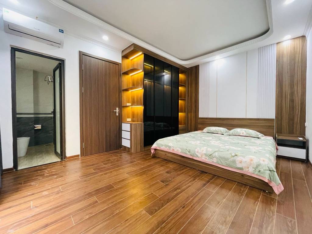 Bán nhà Tân Mai, Hoàng Mai, 5 tầng 38m2, ngõ nông, giá 7.6 tỷ