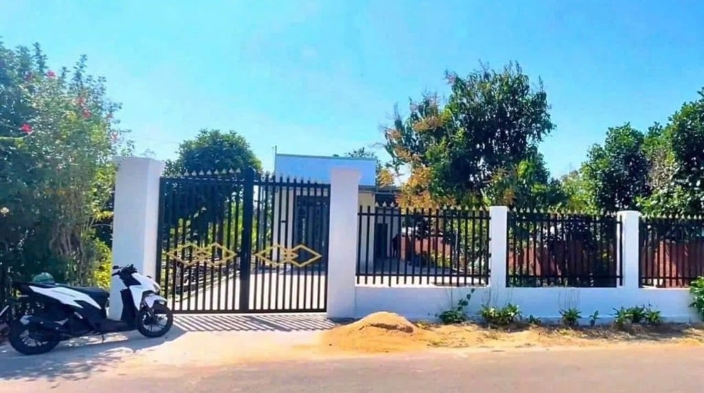 Chính chủ bán gấp nhà vườn DT 500m2 giá chỉ 400Tr, gần TTTM Vincom, Sát Ql 13, Sổ sẵn, SHR.