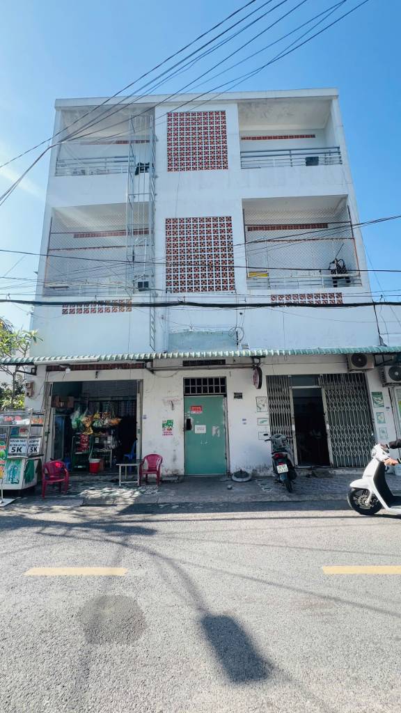 Bán CHDV 3 tầng đường Hiệp Thành 5, Quận 12 – 40 phòng + 2 ki-ốt, thu nhập 70 triệu/tháng