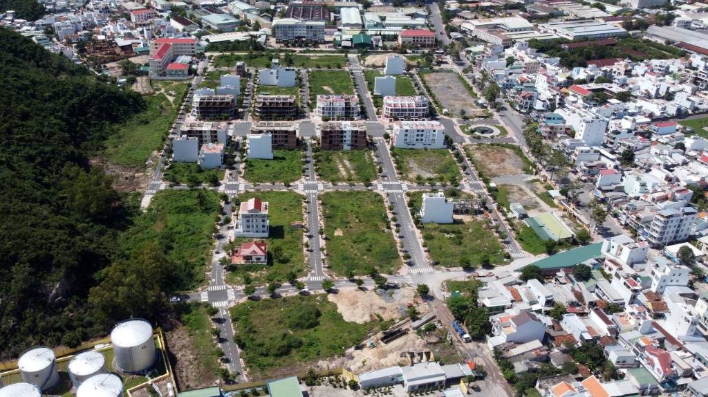 Bán đất nền KĐT Mipeco Nha Trang, đường Số 2, đối diện trung tâm thương mại 18 tầng