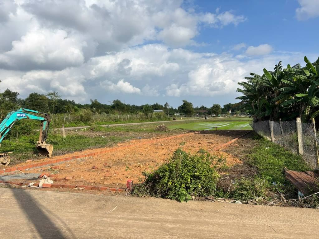 BÁN ĐẤT MẶT TIỀN TRỤC CHÍNH ĐÔNG PHÚ, NỐI THẲNG QL14B, MẶT TIỀN KD BUÔN BÁN