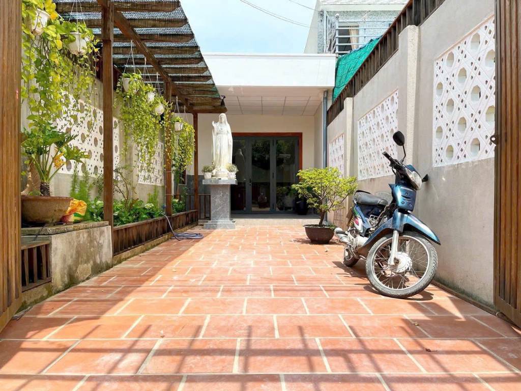 Bán gấp nhà Thị Trấn Đức Hòa 120m2 nhà cấp 4 - 1 tỷ 950 tl chính chủ