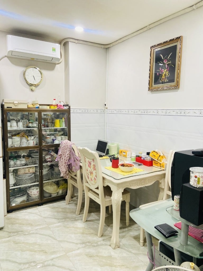 BÁN NHÀ PHƯỜNG 8, QUẬN 10,  8.9 TỶ, NHÀ 2 MẶT TIỀN HẺM, CĂN GÓC THOÁNG, VÀI CĂN RA ĐƯỜNG BÀ HẠT