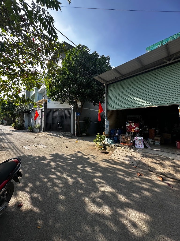 Bán đất đường số 79 Nguyễn Duy Trinh Phú Hữu, Quận 9, góc 2 mặt tiền, DT 71,3m2, sẵn nhà nhỉnh 4 tỷ