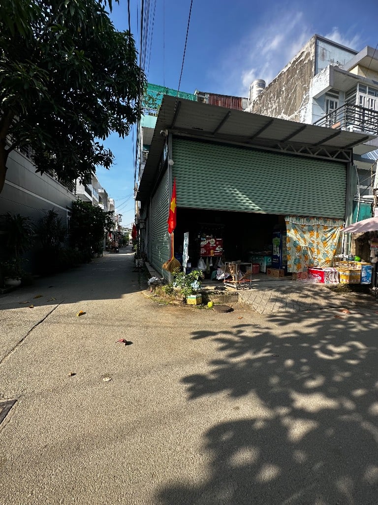 Bán đất đường số 79 Nguyễn Duy Trinh Phú Hữu, Quận 9, góc 2 mặt tiền, DT 71,3m2, sẵn nhà nhỉnh 4 tỷ