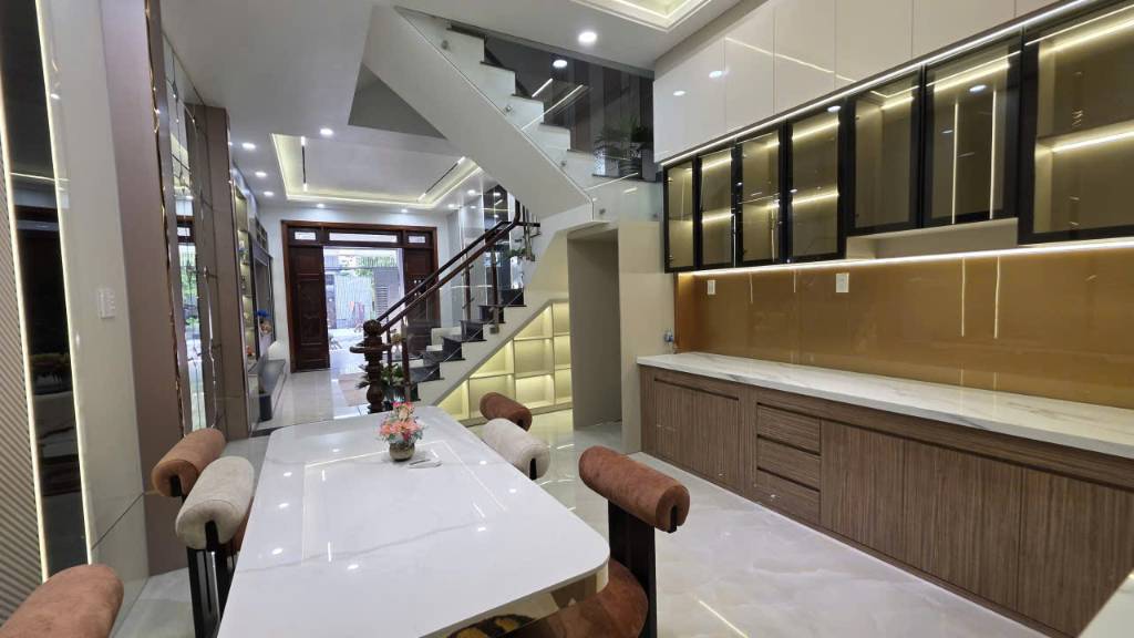 Bán nhà Quang Trung, Gò Vấp, 4 tầng, ô tô vào nhà, full nội thất cao cấp