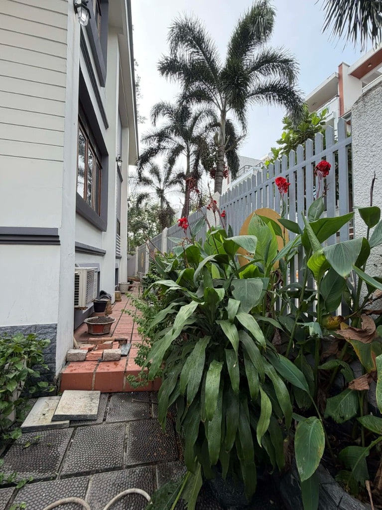 BIỆT THỰ HIẾM NHẤT KDC PHÚ MỸ – QUẬN 7 – 1 HẦM 1 TRỆT 2 LẦU SÂN THƯỢNG – 478M²