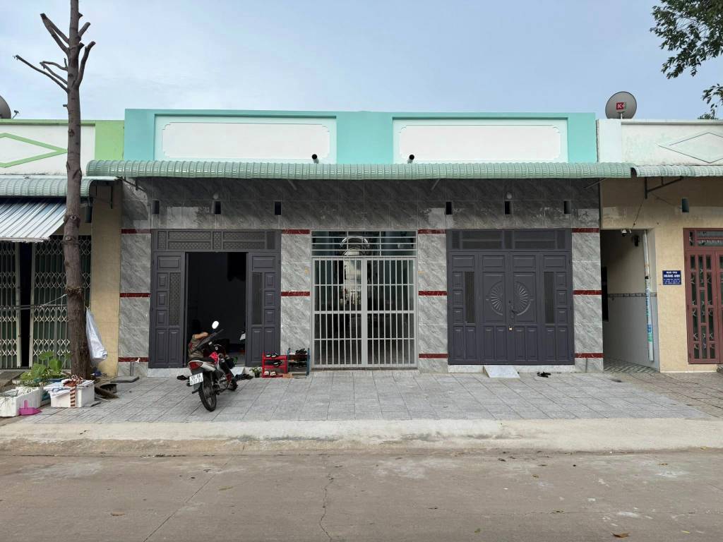 CHƯA ĐẾN 1 TỈ ĐỂ SỞ HỮU CẶP TRỌ NẰM GẦN CHỢ KCN MỸ PHƯỚC , FULL PHÒNG SẴN DÒNG TIỀN 20TR/THÁNG.