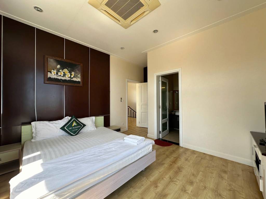 Bán căn biệt thự ngay hồ bơi SeaLinks city, Phường Phú Thuỷ