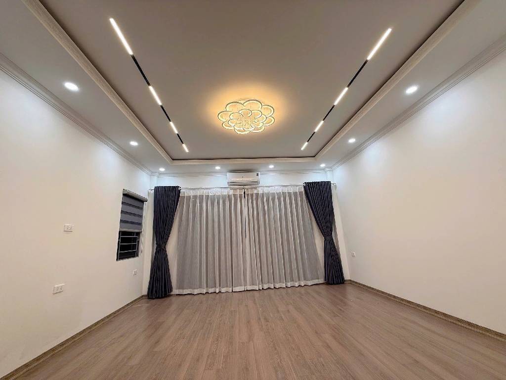 Siêu phẩm trần khát chân bán nhà 6 tầng thang máy long lanh lô góc hai bà trưng