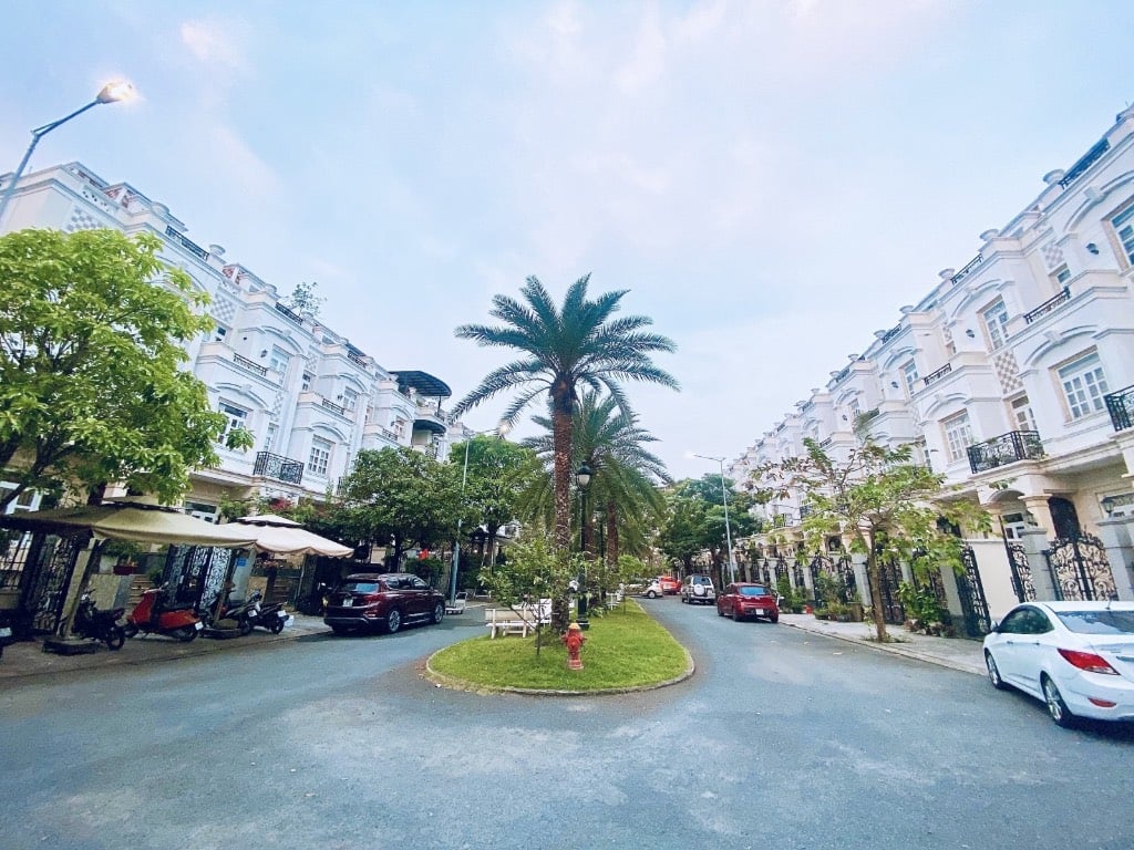 Nhà bán Đường 22 Khu Bên Sông Hiệp Bình Chánh Thủ Đức 5Tầng, 4pn DT: 5 x22 Chỉ 15tỷ5