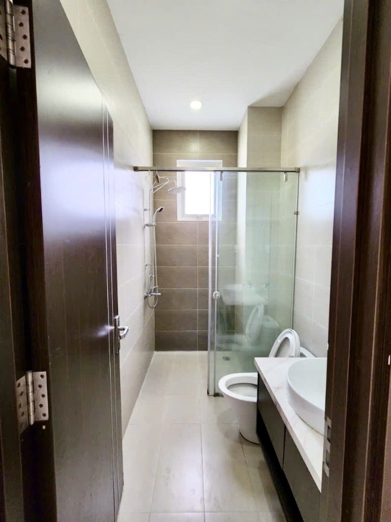 Nhà bán Đường 22 Khu Bên Sông Hiệp Bình Chánh Thủ Đức 5Tầng, 4pn DT: 5 x22 Chỉ 15tỷ5