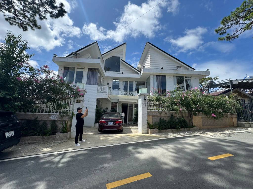 Bán Villa đường Yên Thế Phường 10 Đà Lạt, 2 mặt tiền