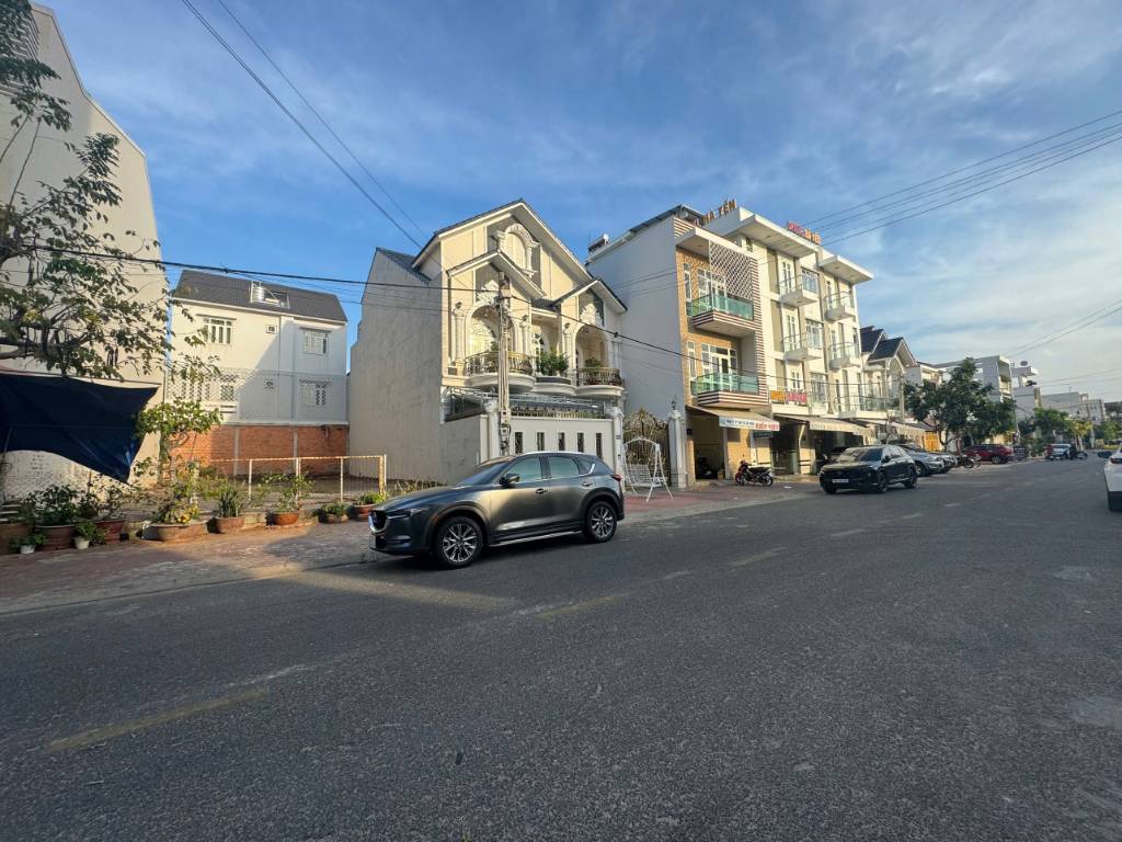 Bán đất mặt tiền đường Nguyên Hồng trung tâm Phan Thiết