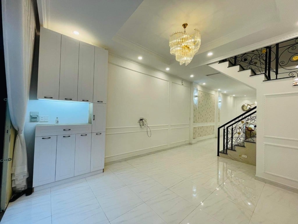 Bán nhà hẻm xe hơi Cách Mạng Tháng 8, Quận 3, xe hơi vào nhà, ngang 4x16, chỉ 14 tỷ