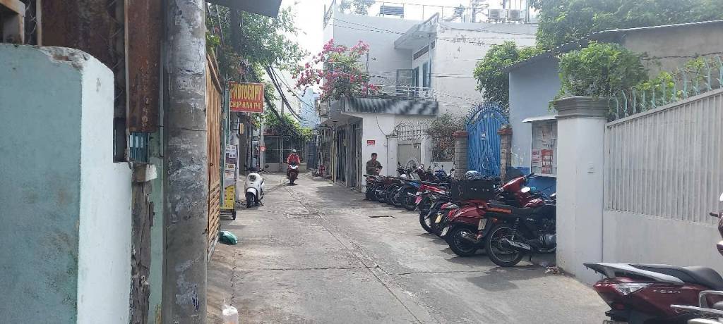 Bán nhà Nguyễn Khoái, Quận 4, hxh rộng 4.5m, 147m2, nhà nát tiện xây mới, 22 tỷ bớt lộc