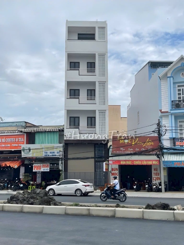 40 triệu - CHO THUÊ TÒA NHÀ 5 TẦNG (có thang máy) MẶT TIỀN ĐƯỜNG TRẦN VĂN HOÀI gần Vincom Xuân Khánh