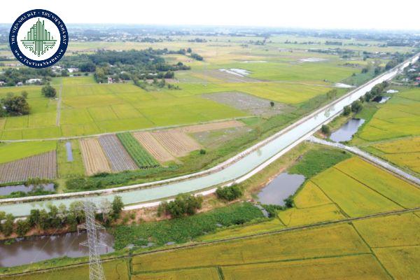 Tỷ lệ tối thiểu nộp ngân sách nhà nước được xác định theo công thức nào theo tiêu chuẩn đánh giá về hiệu quả sử dụng đất?