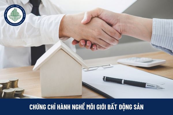 Khi nào người dự thi sát hạch được cấp chứng chỉ hành nghề môi giới bất động sản?