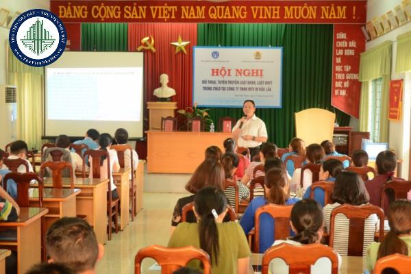 Kinh phí cho hoạt động của báo cáo viên pháp luật và tuyên truyền viên pháp luật được cấp từ nguồn nào?