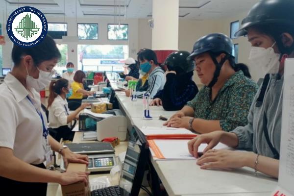 Căn cứ đánh giá mức độ hoàn thành nhiệm vụ cung ứng dịch vụ bưu chính công ích và dịch vụ công ích trong hoạt động báo chí được quy định như thế nào?