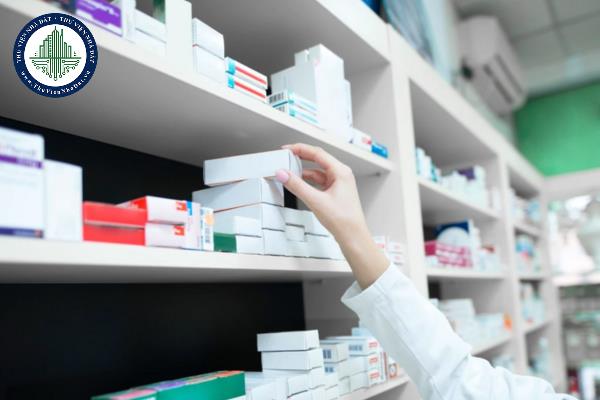 Chế độ thông báo, công khai danh sách người có Chứng chỉ hành nghề dược đang hành nghề tại cơ sở kinh doanh dược được quy định ra sao?