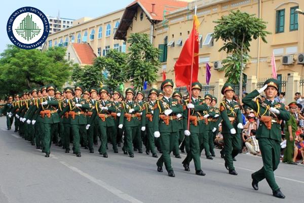 Chế độ tiền lương, phụ cấp, nhà ở và điều kiện làm việc đối với sĩ quan, hạ sĩ quan, chiến sĩ Công an nhân dân theo Luật mới được quy định như thế nào?