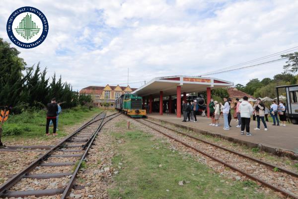 Chính quyền địa phương nơi có đường sắt đi qua theo phân cấp, ủy quyền của Ủy ban nhân dân cấp tỉnh có trách nhiệm gì?