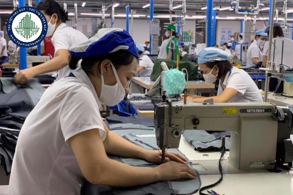 Công nhân may được làm thêm mấy giờ/năm?