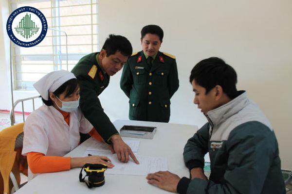 Công nhân và viên chức quốc phòng có sức khỏe loại 2 phải đáp ứng yêu cầu gì?