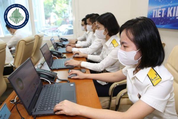 Công viên chức làm việc tại công sở trong lĩnh vực hải quan bắt buộc phải mặc trang phục của ngành được quy định như thế nào?