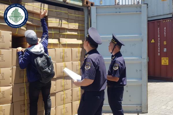 Hồ sơ cấp Giấy phép quá cảnh hàng hóa đối với vũ khí, vật liệu nổ, tiền chất thuốc nổ, công cụ hỗ trợ gồm những gì?