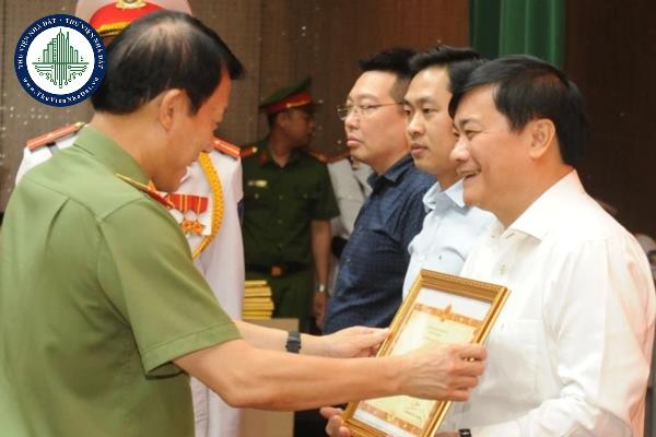 Hồ sơ đề nghị hưởng trợ cấp một lần đối với người có thành tích tham gia kháng chiến được tặng Bằng khen của Thủ tướng Chính phủ được quy định như thế nào?