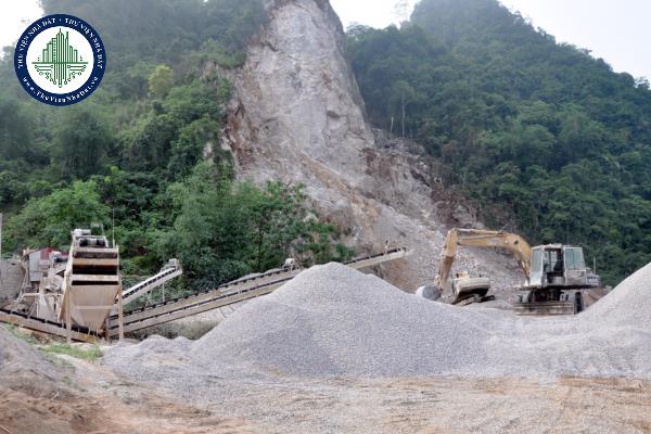 Khai thác và sử dụng Cơ sở dữ liệu về vật liệu nổ công nghiệp, tiền chất thuốc nổ sử dụng để sản xuất vật liệu nổ công nghiệp được quy định như thế nào?