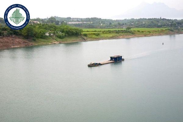 Khi có báo động lũ từ cấp I trở lên đối với tuyến sông có đê thì Uỷ ban nhân dân xã có trách nhiệm như thế nào?