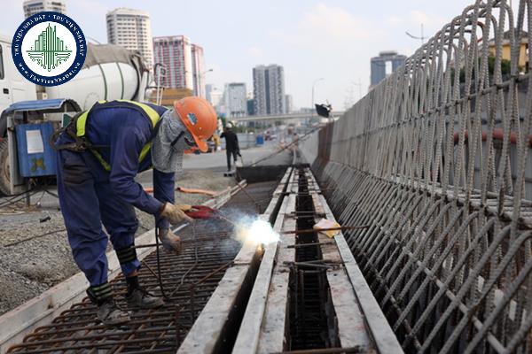 Kinh phí bảo đảm cho hoạt động bảo vệ công trình đang trong giai đoạn khảo sát, thiết kế, thi công xây dựng được bố trí như thế nào?