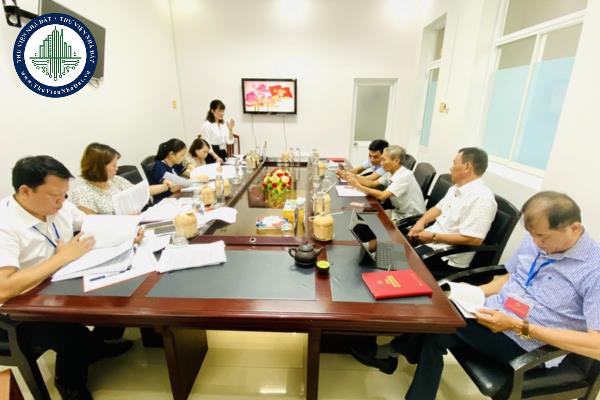 Làm thế nào để hiểu quan điểm chỉ đạo về việc đổi mới và sắp xếp tổ chức bộ máy của hệ thống chính trị theo hướng tinh gọn và hiệu quả?