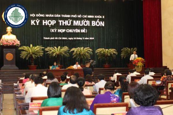 Mỗi Ban thuộc Hội đồng nhân dân TP HCM có bao nhiêu Ủy viên hoạt động chuyên trách được quy định như thế nào?