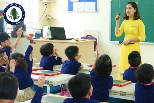 Mức phụ cấp thu hút đối với nhà giáo, cán bộ quản lý giáo dục công tác tại vùng có điều KT - XH đặc biệt khó khăn được quy định ra sao?