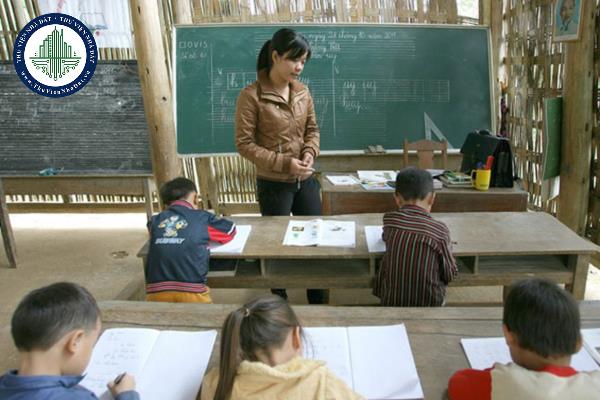 Mức phụ cấp tiền mua, vận chuyển nước ngọt và sạch đối với nhà giáo, cán bộ quản lý giáo dục công tác tại vùng có điều kiện KT - XH đặc biệt khó khăn được quy định ra sao?