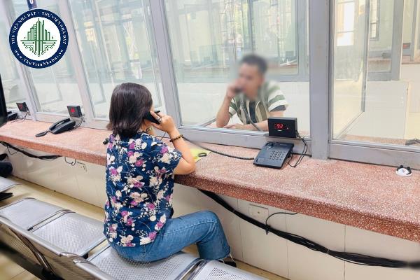Nguyên tắc thực hiện việc tổ chức thăm gặp thân nhân cho người bị tạm giữ, tạm giam được quy định như thế nào?
